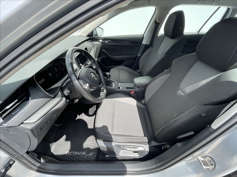 Škoda Octavia 2,0 TDI Combi Ambition Plus TA - fotka 4 z 23