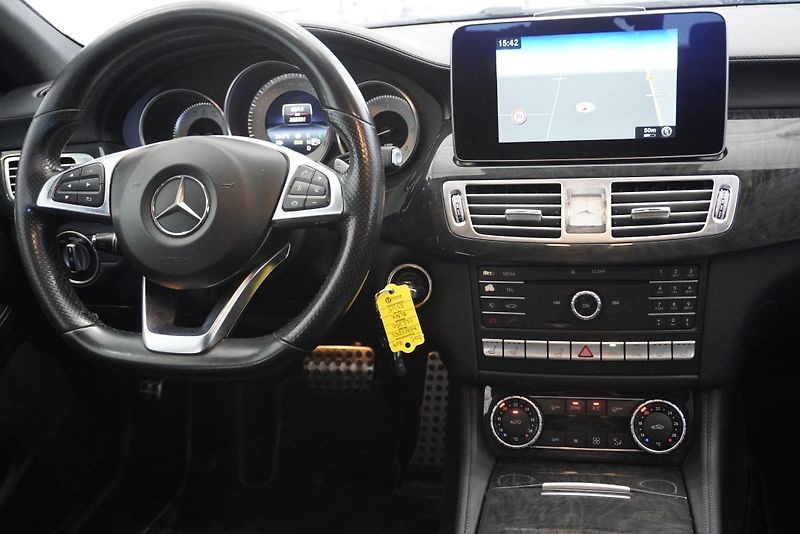 Mercedes-Benz CLS 3,0D 4MATIC AMG-LINE  - fotka 21 z 29