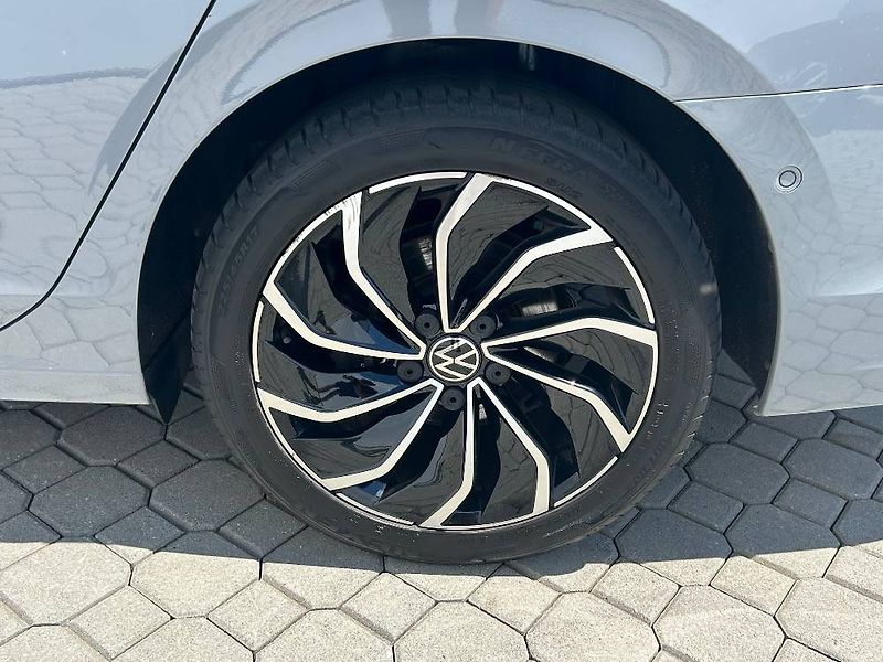 Volkswagen Golf Style 6G 1,5TSI - fotka 23 z 25