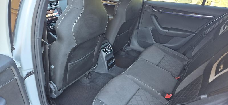 Škoda Octavia (2018) 3 RS - fotka 16 z 18