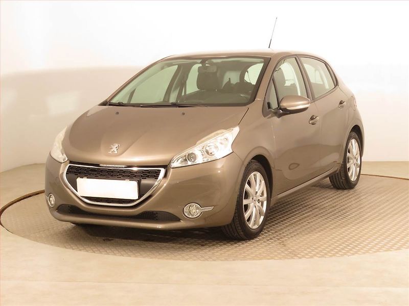 Peugeot 208 (2013) 1.4 VTi, Serv.kniha, Tempomat - fotka 2 z 15