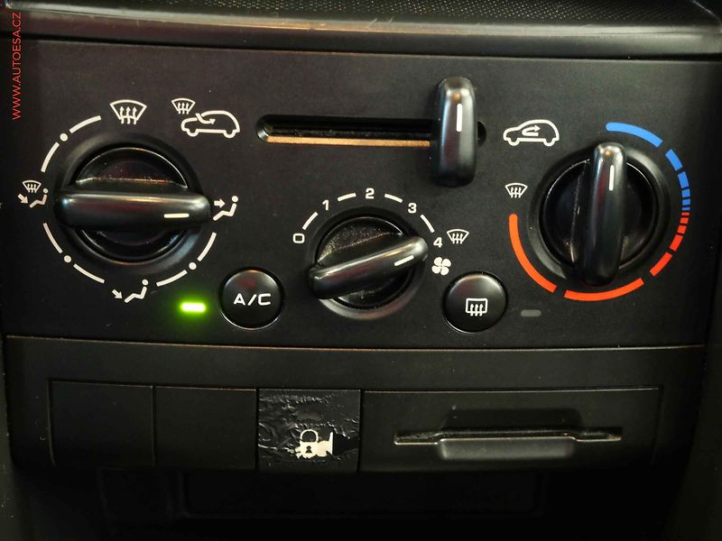 Peugeot 207 (2009) 1.4i, 2.maj,ČR, servis.kniha - fotka 17 z 19