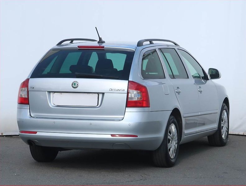 Škoda Octavia (2012) Ambition 1.6 TDI, Navi - fotka 5 z 20