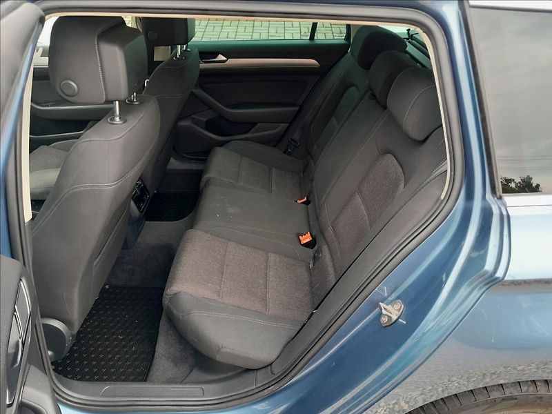 Volkswagen Passat Variant 2.0 TDI 110KW - fotka 23 z 59