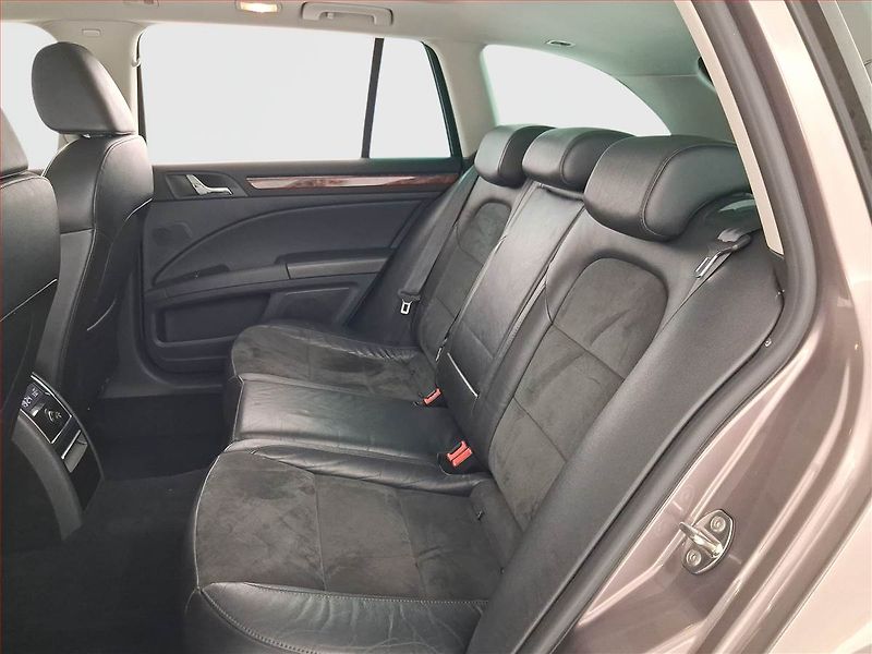 Škoda Superb (2011) Elegance 2.0 TSI, Automat - fotka 10 z 21
