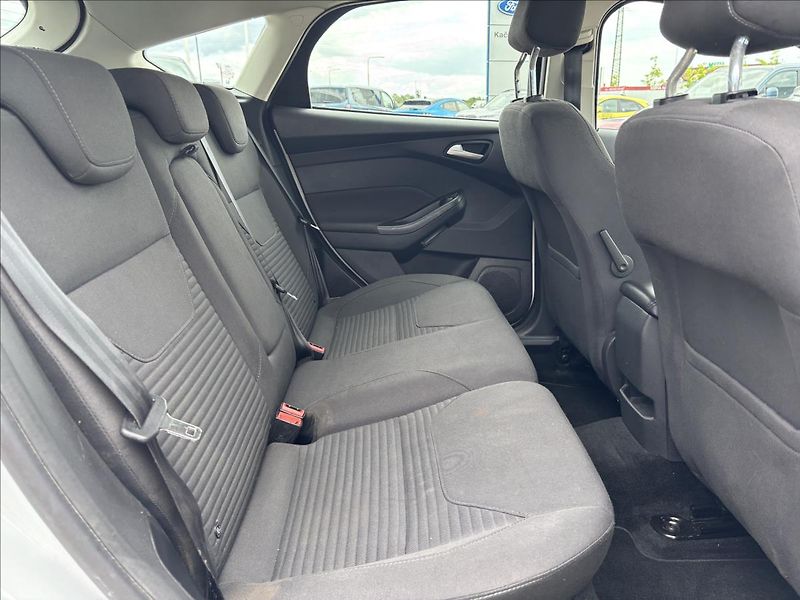 Ford Focus 1,5 TDCI 88kW Titanium - fotka 12 z 36