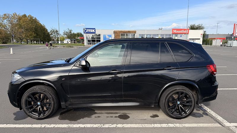 BMW X5 (2017) M50d,7míst,pano,TV,head - fotka 3 z 11