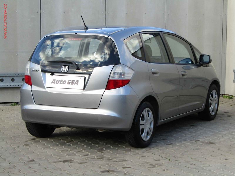 Honda Jazz (2011) 1.3i, ČR, Navi, AC - fotka 4 z 17
