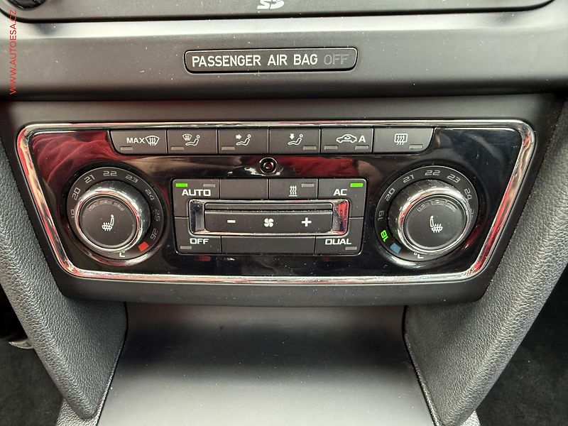 Škoda Superb (2012) 2.0 TDi, ČR, L&K, DSG, STK3 - fotka 16 z 20
