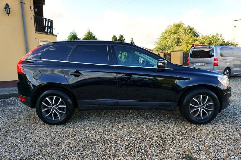 Volvo XC60 (2012) 2,0 D3 120 kW - fotka 3 z 35