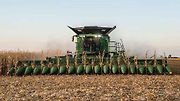 Kombajn John Deere XP9 1100 představuje revoluční pokrok v zemědělství.