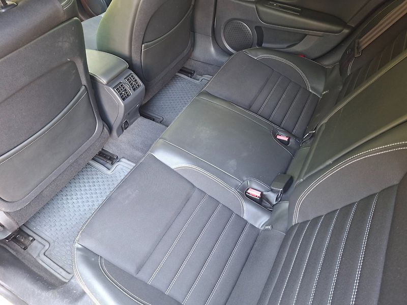 Renault Laguna (2013) 2.0dCi 110kW BLACK EDITION - fotka 30 z 38