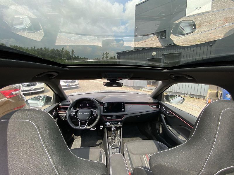 Škoda Kamiq (2025) 1.5 TSI DSG Monte Carlo - fotka 33 z 39