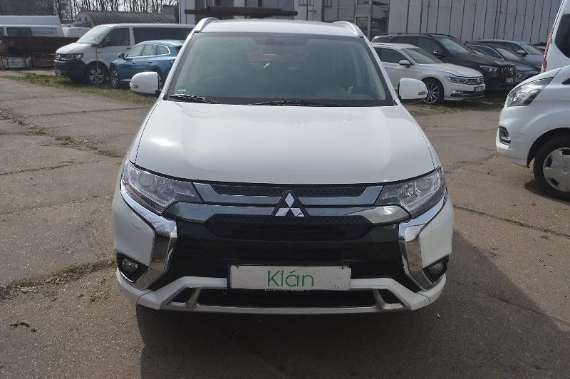 Mitsubishi Outlander 2,4 4x4 - fotka 12 z 26