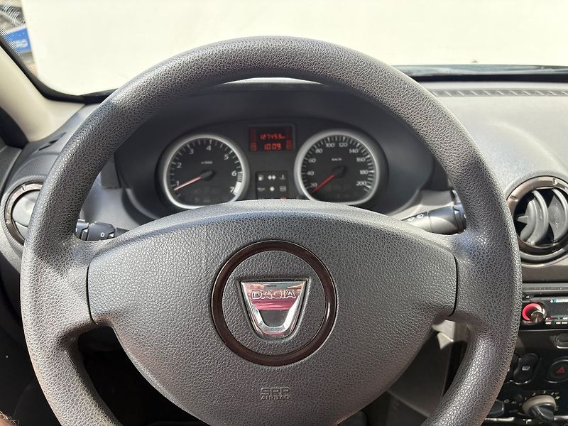 Dacia Duster 1.6i, 77kW, Klima - fotka 8 z 17