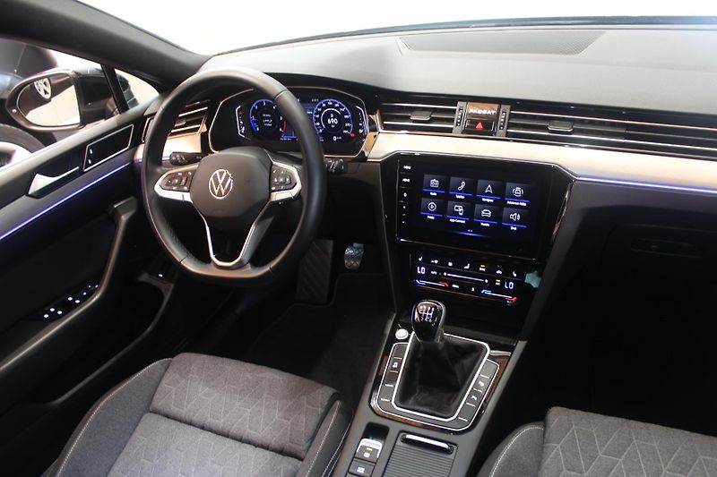 Volkswagen Passat (2023) 2.0TDI R-Line Paket Nez.Topení - fotka 29 z 41