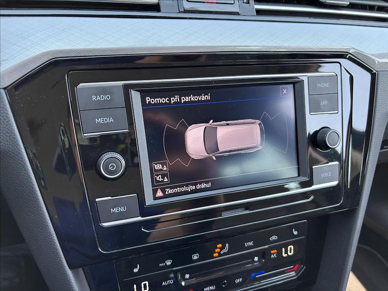 Volkswagen Passat 1,5 TSI Business AUT 110kW DPH - fotka 35 z 41