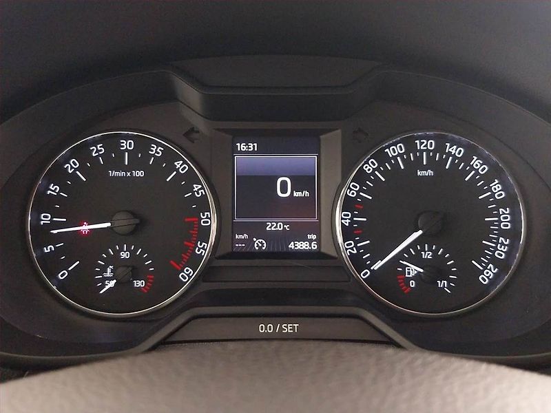 Škoda Octavia (2017) Style 1.6 TDI, Tempomat - fotka 11 z 23