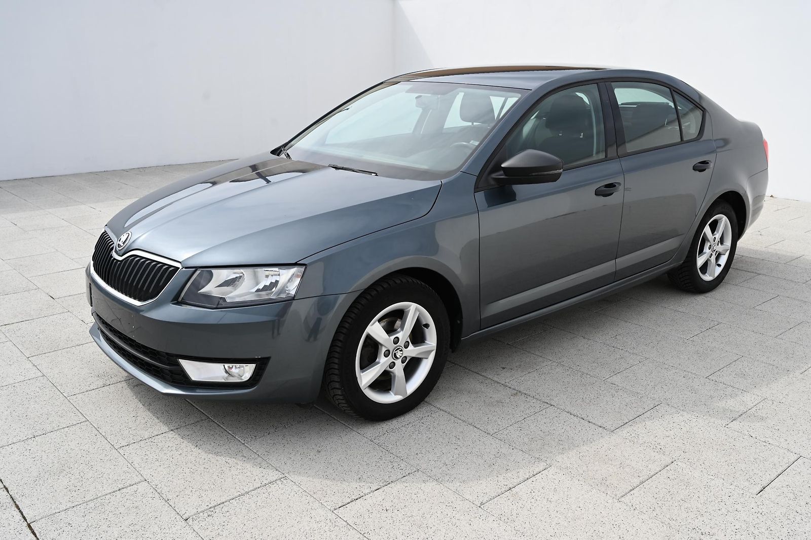 Škoda Octavia 1.6TDI  8/2015  Rezervace