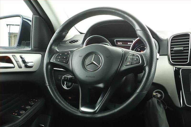 Mercedes-Benz GLE (2016) AMG line 350 d 4MATIC - fotka 8 z 20