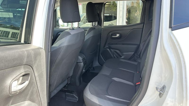 Jeep Renegade 1.5T Limited 130k - fotka 12 z 14