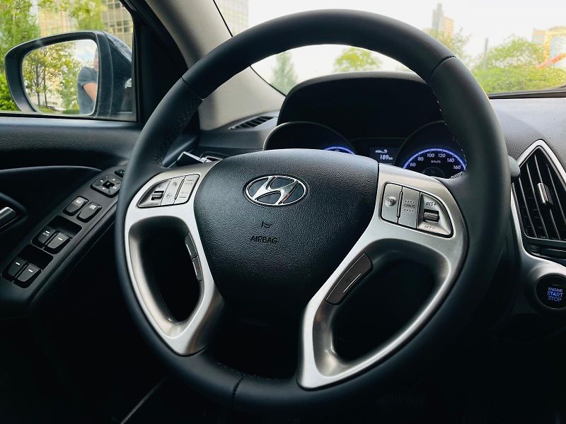 Hyundai ix35 2.0i AUTOMAT VYHŘEV SERVISKA  - fotka 25 z 48