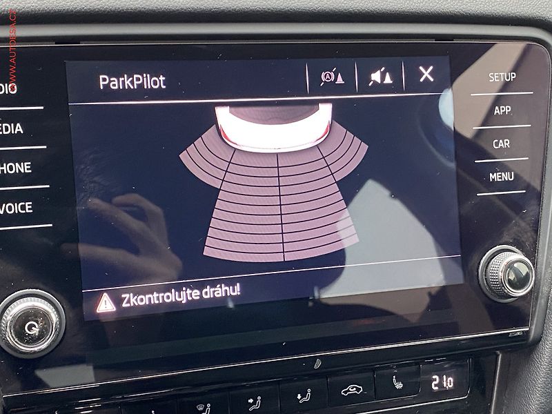Škoda Octavia (2018) 1.8 TSi, Style, park. čidla - fotka 17 z 17