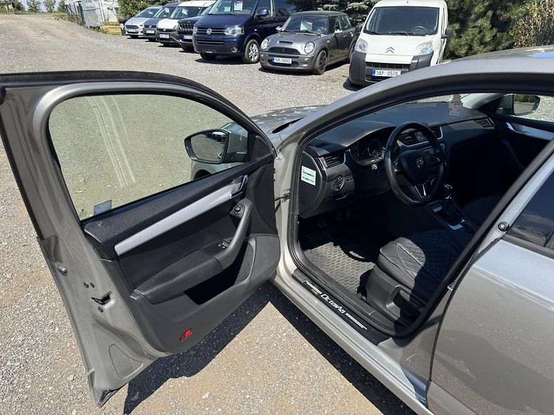 Škoda Octavia 1.6TDi,klima,nové v ČR - fotka 18 z 37