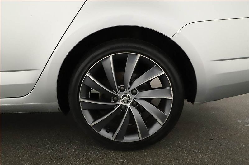 Škoda Octavia (2017) Laurin&Klement 1.8 TSI, Kůže - fotka 17 z 17