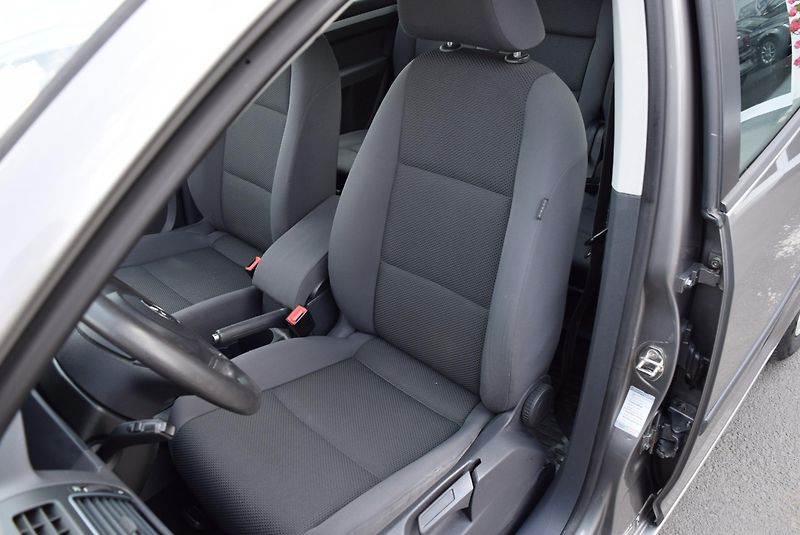Volkswagen Touran (2010) 1.6TDI 77kw TRENDLINE BMT NAV  - fotka 21 z 48
