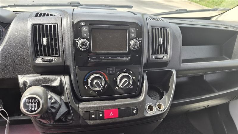 Peugeot Boxer 2,2 HDi 81 Kw L1H1 klima - fotka 14 z 21