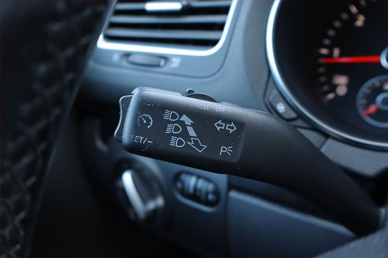Volkswagen Golf (2009) 2.0 TDI, Serv.kniha, po STK - fotka 18 z 18