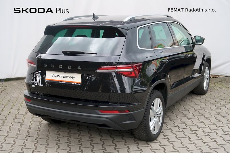 Škoda Karoq (2025) Top Selection 1.5 TSI 110 kW D - fotka 2 z 28