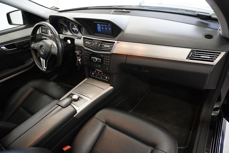 Mercedes-Benz Třídy E (2013) E200 CGI AUTOMAT - fotka 32 z 35