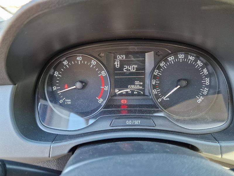 Škoda Fabia 1,2TSI 66KW RED&GREY  - fotka 15 z 19