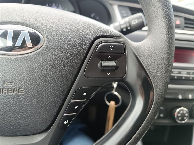 Kia Ceed 1,4 CVVT - fotka 16 z 17