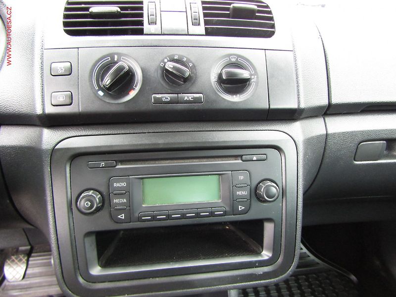 Škoda Fabia (2015) 1.2 TSi, ČR, Klima - fotka 12 z 17