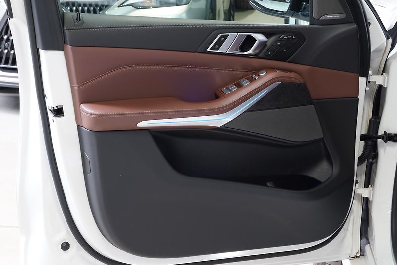 BMW X7 Xdrive40d,M-paket,HUD,360,Tažn - fotka 24 z 47
