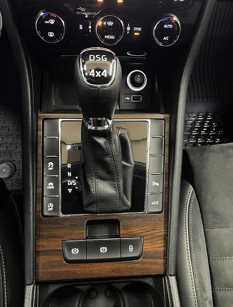 Škoda Superb 2.0 TSI, 200 kW, SCOUT, 4x4,ČR - fotka 27 z 40