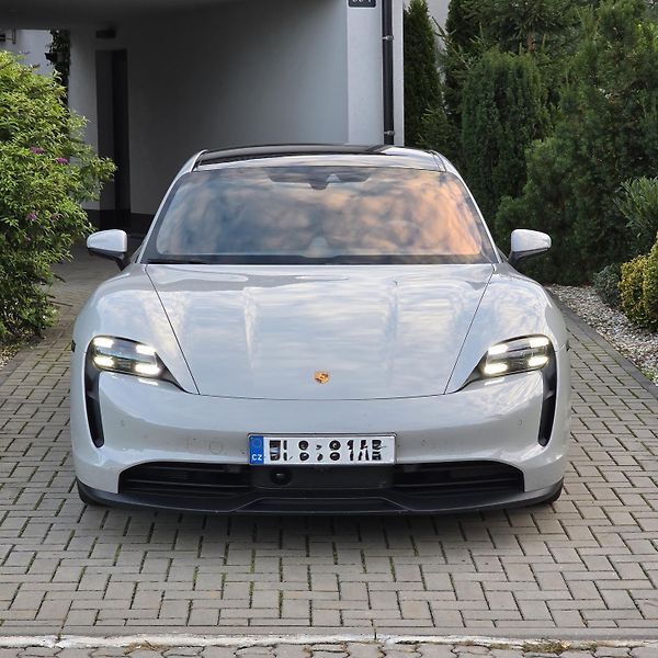 Porsche Taycan (2022) - fotka 2 z 26