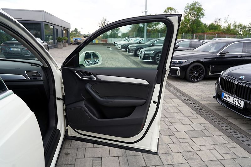 Audi Q3 2.0 TDI Quattro/automat/180 PS - fotka 19 z 38