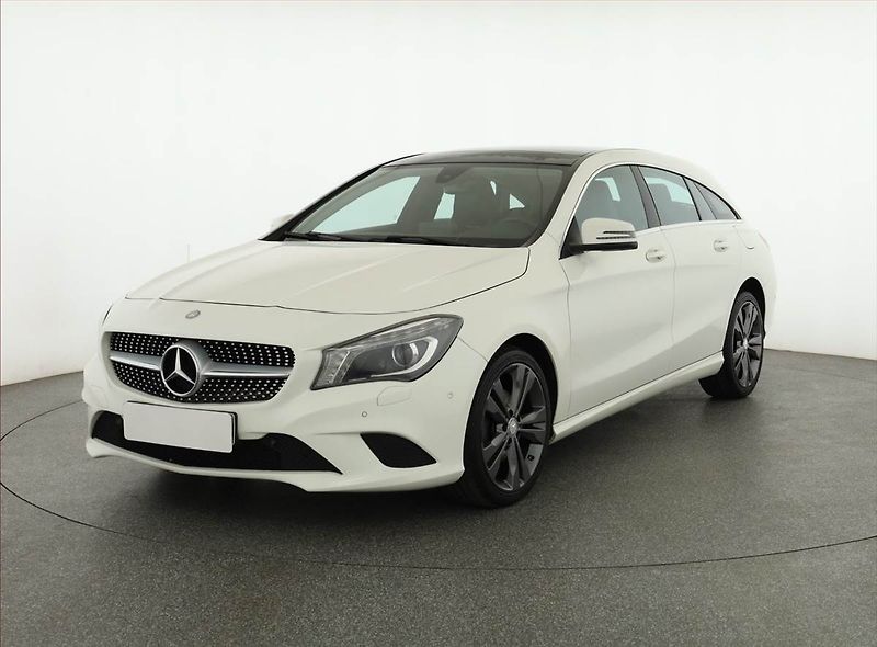 Mercedes-Benz CLA (2015) 180, Automat, Kůže, Navi - fotka 2 z 18