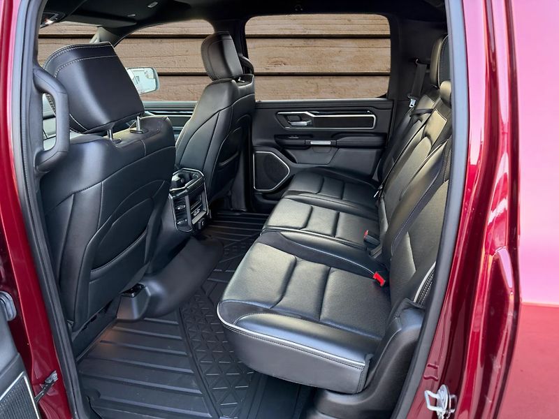Dodge RAM (2019) +LARAMIE+LONGBED+HEMI+ - fotka 11 z 21