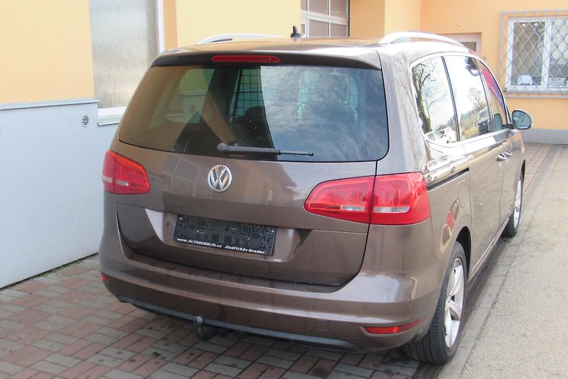 Volkswagen Sharan 2.0TDI 4x4 PANORAMA NAVI TAŽNÉ - fotka 10 z 28