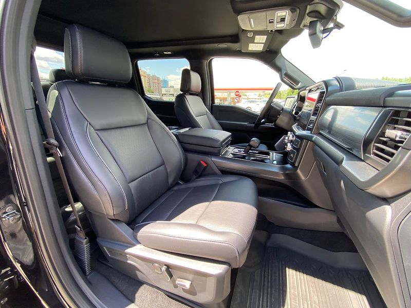 Ford F-150 (2025) Lariat  5,0 298 kW - fotka 19 z 27