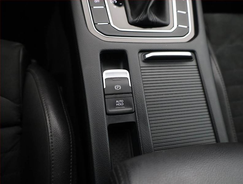 Volkswagen Passat (2017) 2.0 TDI, Automat, Kůže, Navi - fotka 12 z 21
