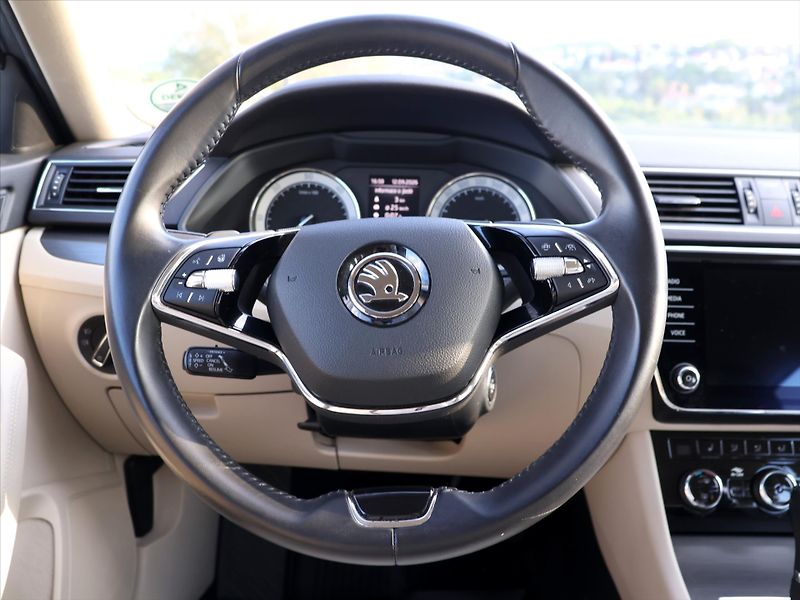 Škoda Superb 2,0 TDI DSG 4x4 CZ Style DPH - fotka 16 z 33