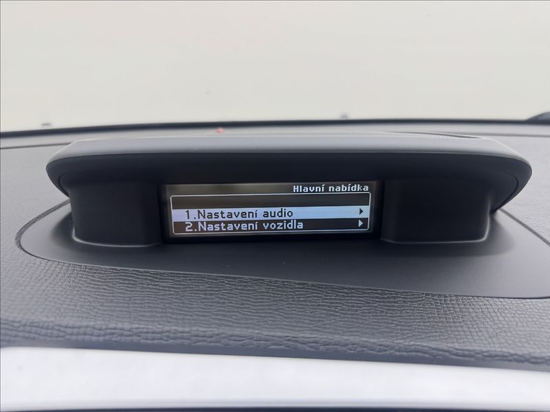 Volvo XC60 2,4 D3 4X4 AUT. VÝHŘEV LED ČR - fotka 17 z 40