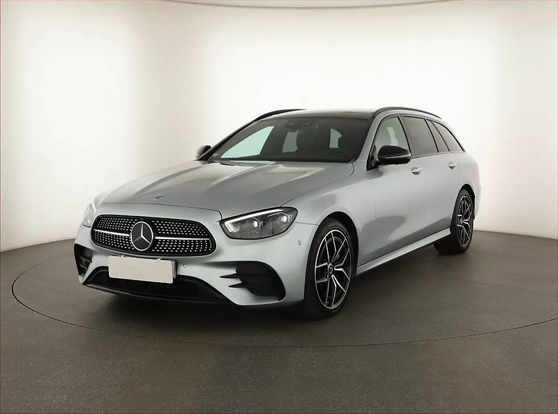 Mercedes-Benz Třídy E (2021) E 450 4MATIC - fotka 2 z 21