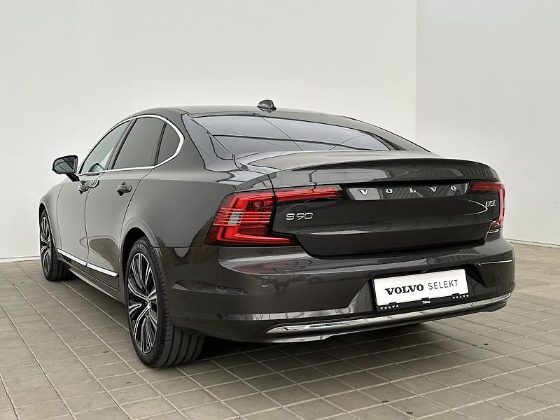 Volvo S90 2.0 B5 4x4 PLUS - fotka 7 z 31
